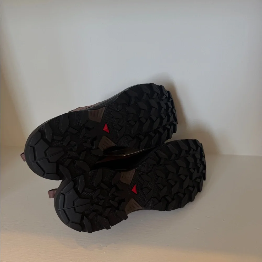 Salomon nwt but